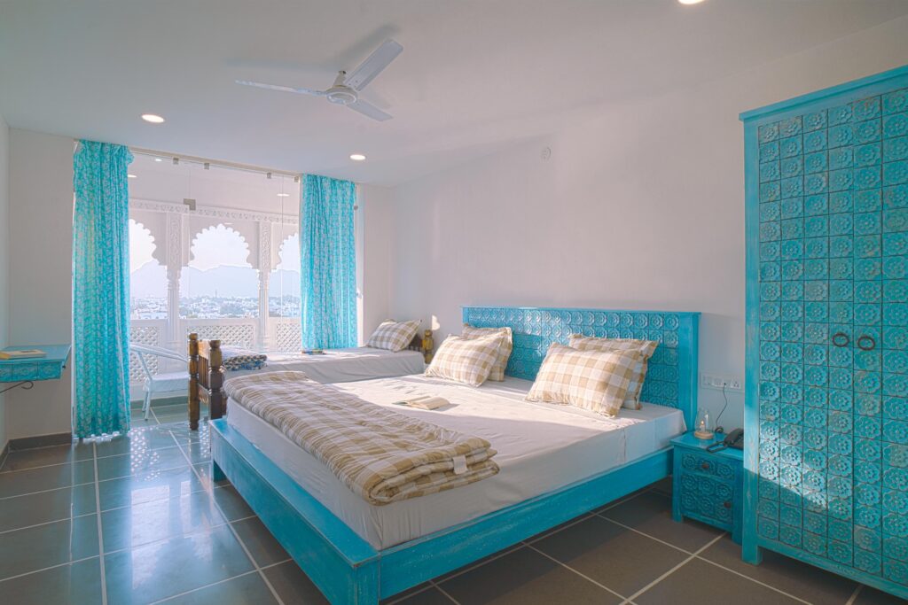 lake view room